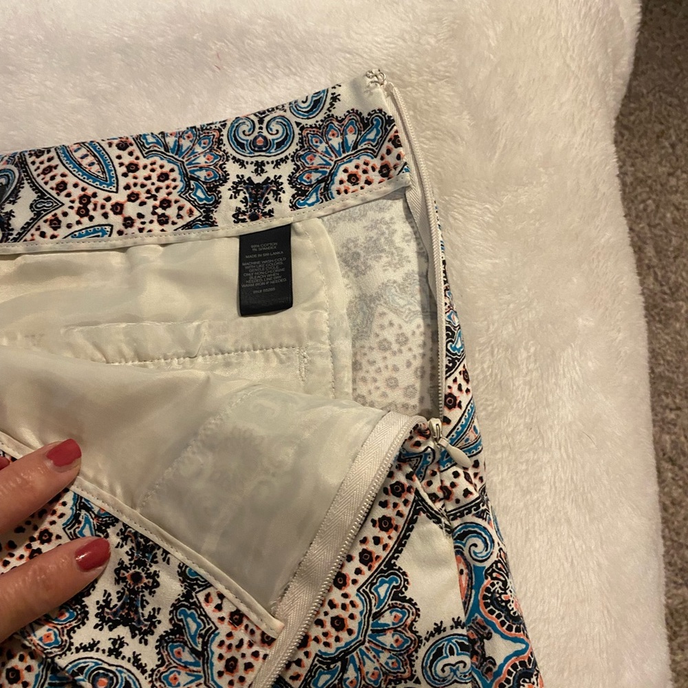 Express Shorts - Picture 5 of 6